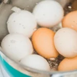 Čaumala neplīsīs: lūk, kā uz Lieldienām vāra olas caumala-neplisis-luk-ka-uz-lieldienam-vara-olas.webp.webp