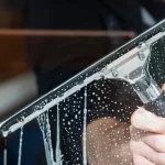 Kā nevainojami un bez piepūles tīrīt logus: profesionāls tīrītājs dalījās ar saviem trikiem ka-nevainojami-un-bez-piepules-tirit-logus-profesionals-tiritajs-dalijas.webp.webp