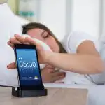 Kardiologi nosaukuši vienu izplatītu rīta paradumu, kas paātrina sirds novecošanos.